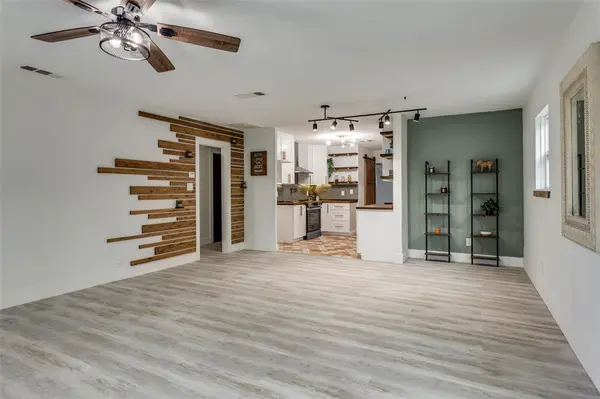 4221 Donnelly Avenue, Fort Worth, TX 76107