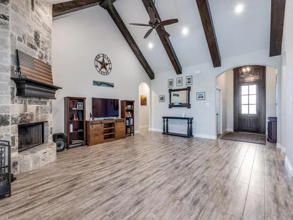 400 Christian Way, Azle, TX 76020