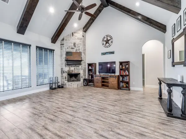 400 Christian Way, Azle, TX 76020