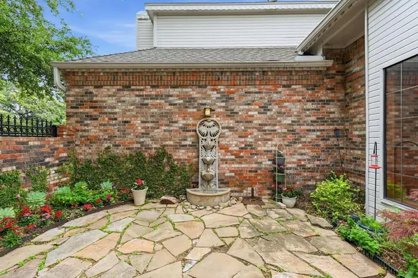 5014 Village Court, Dallas, TX 75248