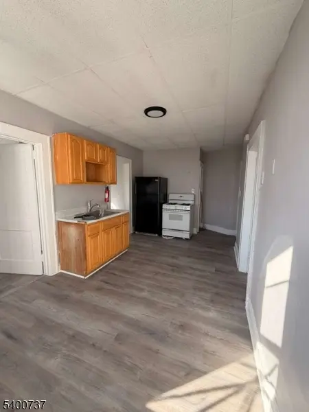 134 E Jersey St #3, Elizabeth City, NJ 07206