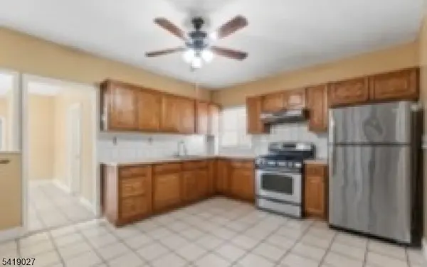 339 Paxton St, Paterson City, NJ 07503