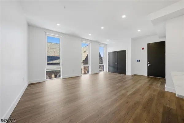 21 Lincoln Park #302, Newark City, NJ 07102