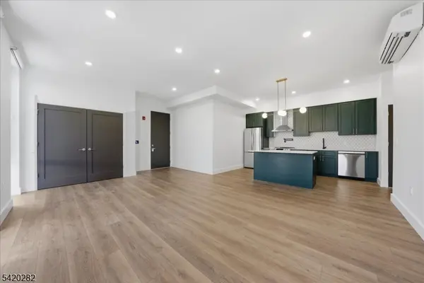 21 Lincoln Park #302, Newark City, NJ 07102