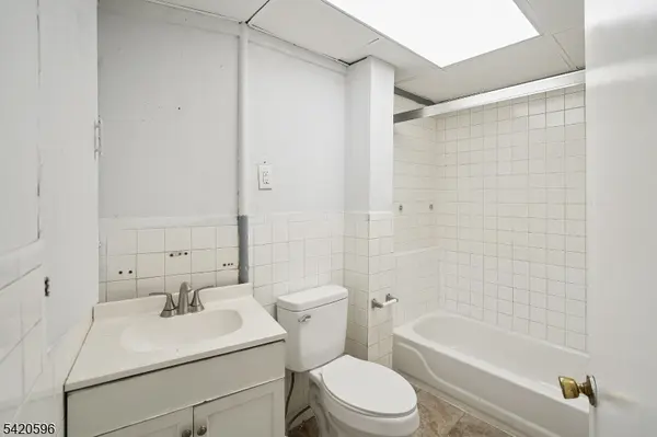 904 2Nd Ave #2, Elizabeth City, NJ 07201