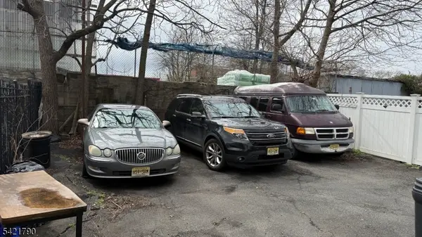 614 S Park St, Elizabeth City, NJ 07206