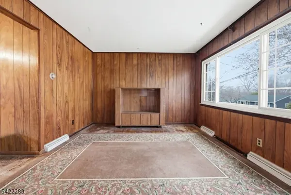 52 Red Twig Trl, Bloomingdale Boro, NJ 07403