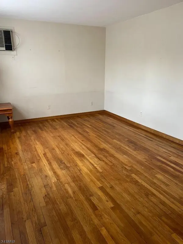 24 Stony Hill Rd, Clifton City, NJ 07013