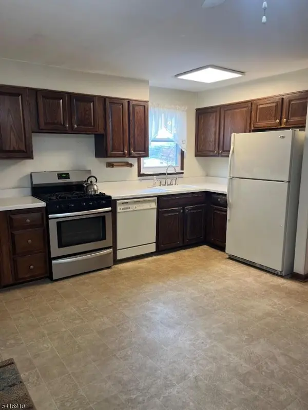 24 Stony Hill Rd, Clifton City, NJ 07013