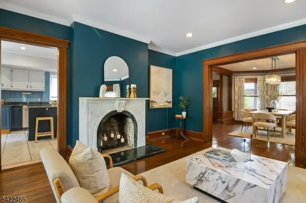 8 Thomas St, Caldwell Boro Twp., NJ 07006