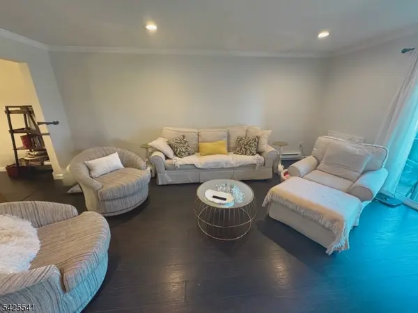 806 Eves Dr #2H, Hillsborough Twp., NJ 08844