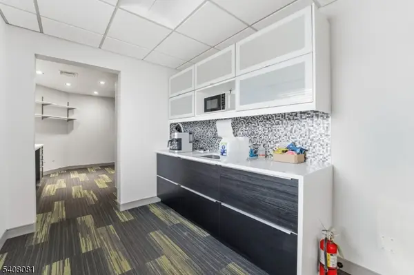 123 Columbia Tpke, Florham Park Boro, NJ 07932