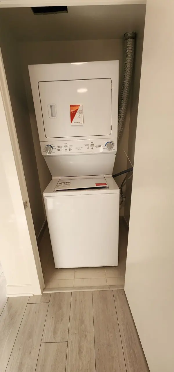 35 Mercer ST #3809, Toronto C01, ON M5V 0V1