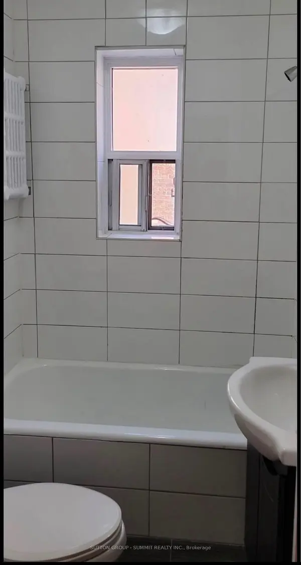 98 VAUGHAN RD #108, Toronto C03, ON M6C 2M1