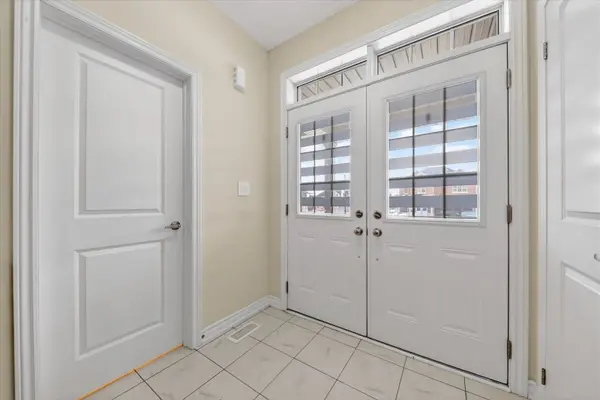 4 Sanford CIR, Springwater, ON L9X 2A8