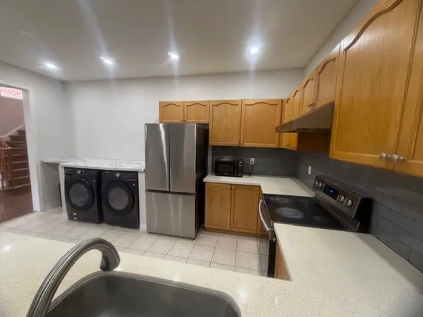 110 Pantomine BLVD #Main, Brampton, ON L6Y 5P1