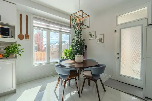 25 Elysian Fields CIR, Brampton, ON L6Y 6E9