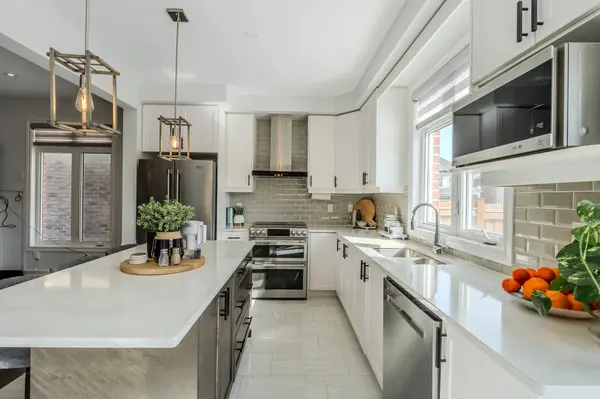 25 Elysian Fields CIR, Brampton, ON L6Y 6E9