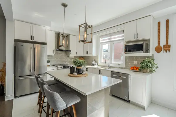 25 Elysian Fields CIR, Brampton, ON L6Y 6E9