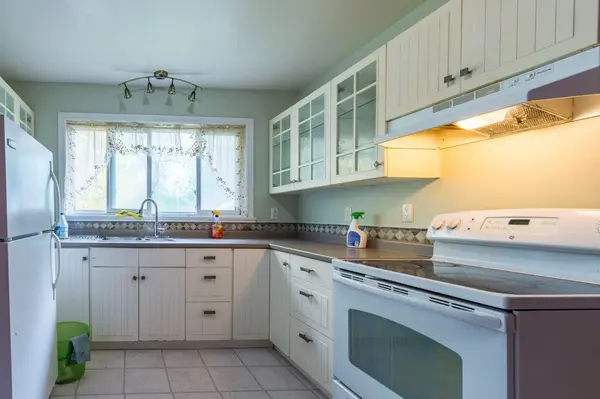 71 Prince Of Wales DR #Main, Belleville, ON K8P 2T6