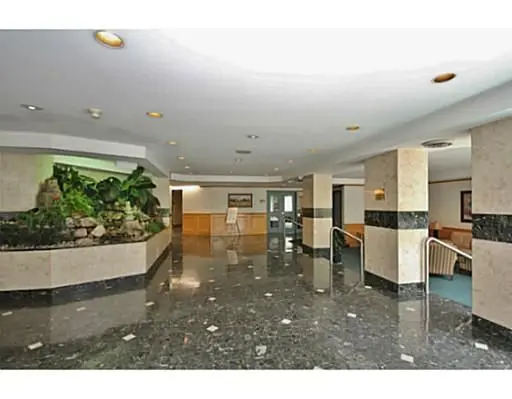 1025 Grenon AVE #409, Britannia Heights - Queensway Terrace N And Area, ON K2B 8S5