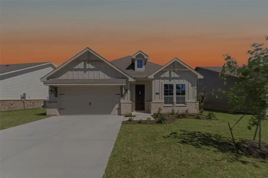 1225 Sabine River Lane, Springtown, TX 76082