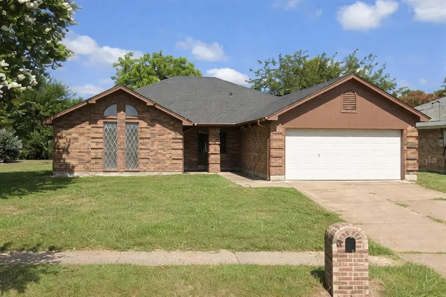 6206 Aires Drive, Arlington, TX 76001