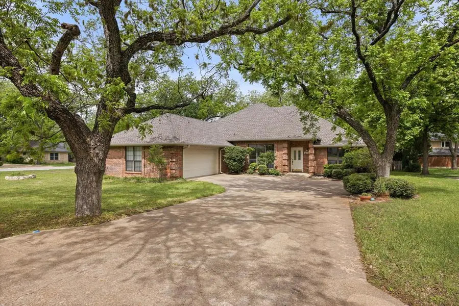 6023 Melrose Circle, Granbury, TX 76049