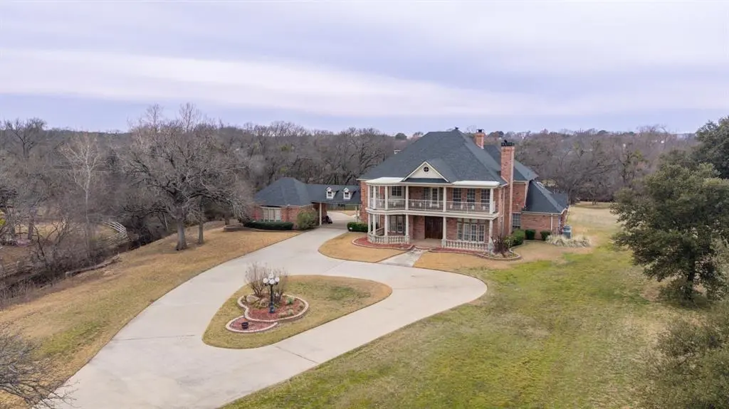 207 Oakridge Trail, Kennedale, TX 76060