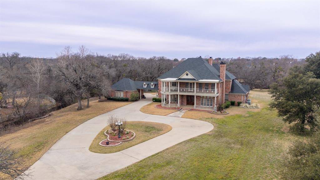 207 Oakridge Trail, Kennedale, TX 76060