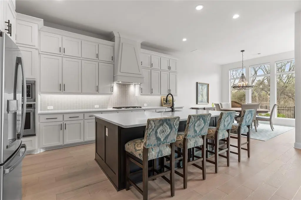 400 Fema Valle Drive, Mckinney, TX 75071