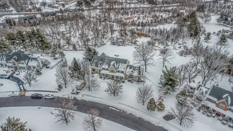 10 Red Robin Way, Raritan Twp., NJ 08822