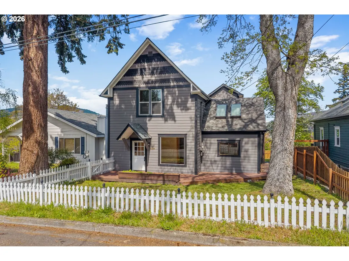 1220 EUGENE ST, Hood River, OR 97031