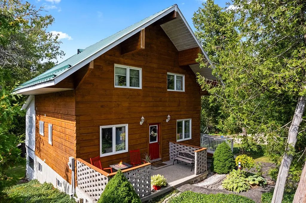 183 Lakeshore RD, Georgian Bluffs, ON N0H 2T0