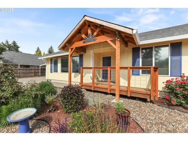 709 S PARK ST, Carlton, OR 97111