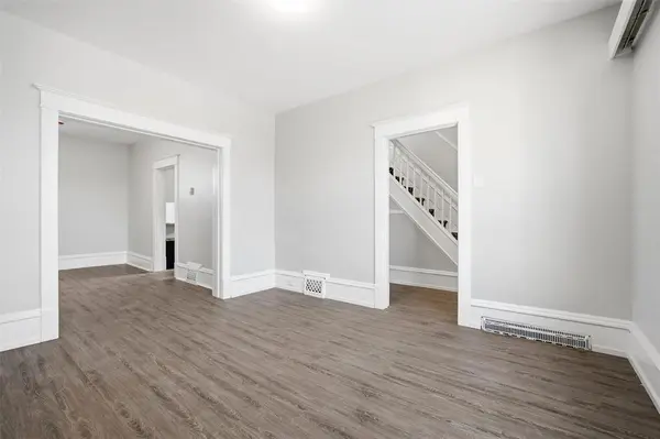 1405 Elgin AVE, Winnipeg, MB R3E 1B7