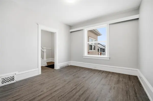 1405 Elgin AVE, Winnipeg, MB R3E 1B7