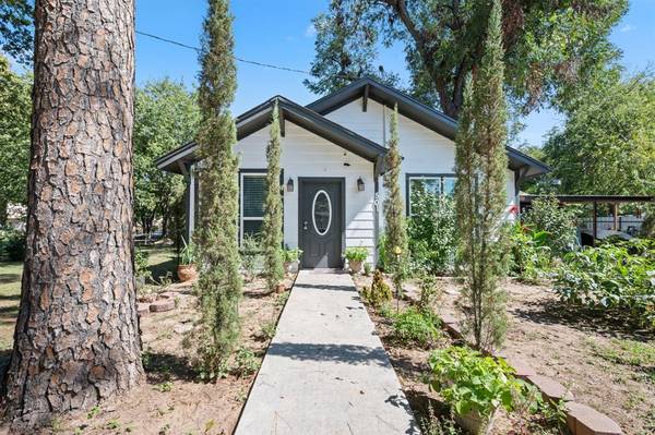 501 S Austin Street,  De Leon,  TX 76444