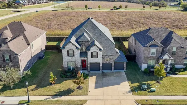 2711 Fleur De Lis Lane, Grand Prairie, TX 75054