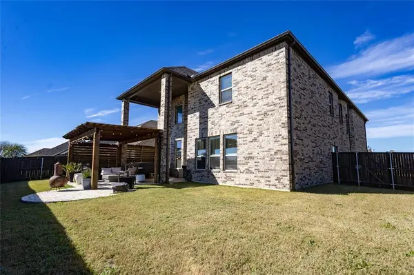 2711 Fleur De Lis Lane, Grand Prairie, TX 75054