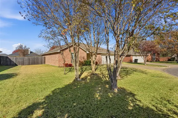 212 Preston Drive, Cleburne, TX 76033