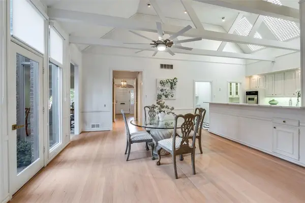 5865 Farquhar Lane, Dallas, TX 75209