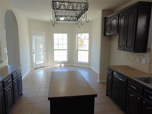 1823 Wildwood Lane, Glenn Heights, TX 75154