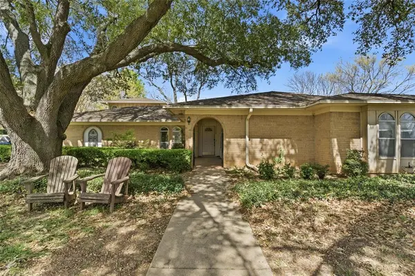 2326 Forest Hills Road, Grapevine, TX 76051