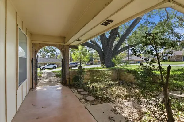 2326 Forest Hills Road, Grapevine, TX 76051