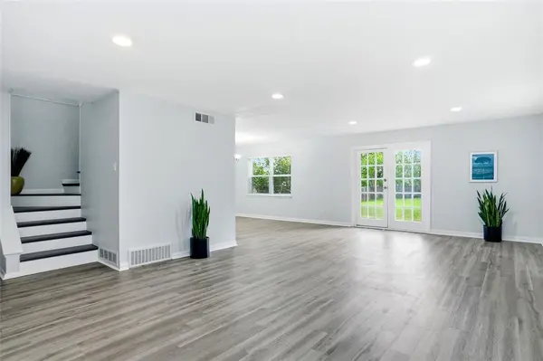 2823 Ermine Way, Farmers Branch, TX 75234