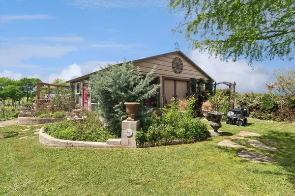 8463 Crestview Road, Sanger, TX 76266