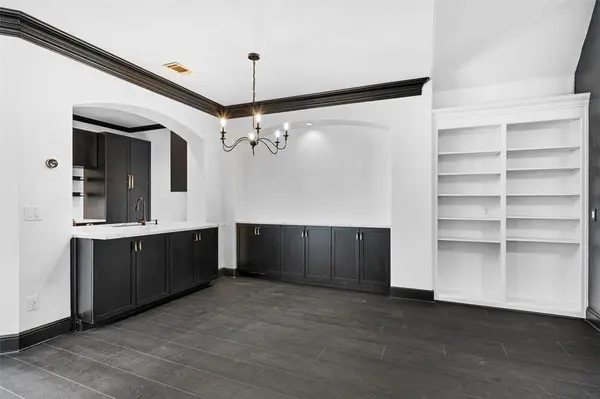 4160 Towne Green Circle, Addison, TX 75001