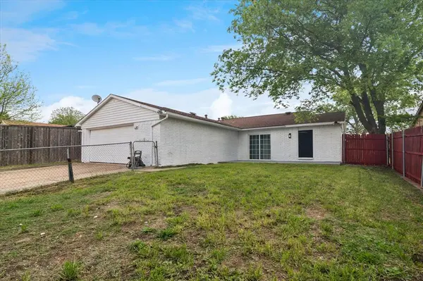 7426 Cloverglen Drive, Dallas, TX 75249