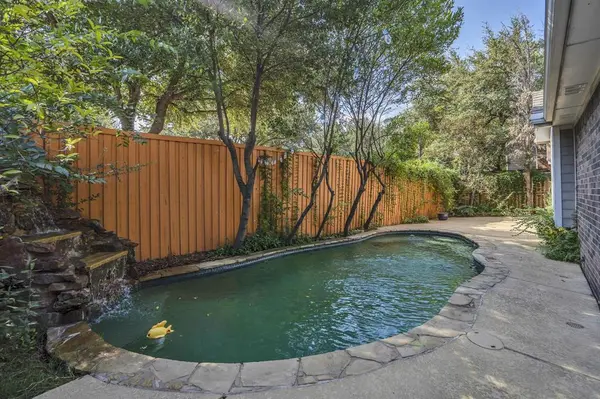 2630 Lakeforest Court, Dallas, TX 75214